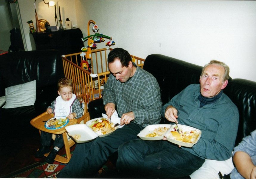 2001.11.11.02.14 eten 3 generaties benjamins pa arnold sven